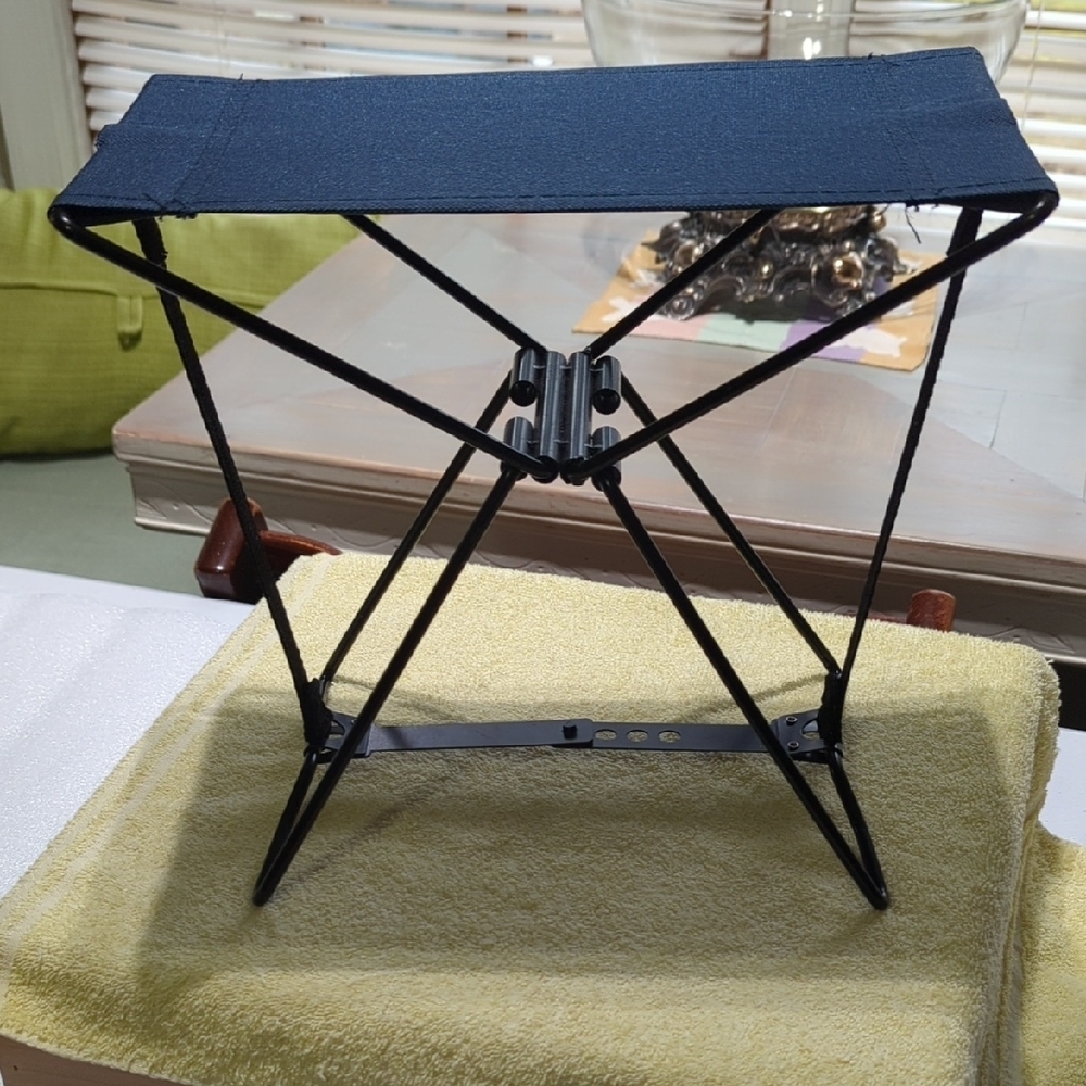 Compact Folding Stool in Blue... Totally Cool And Easy To Carry!!!